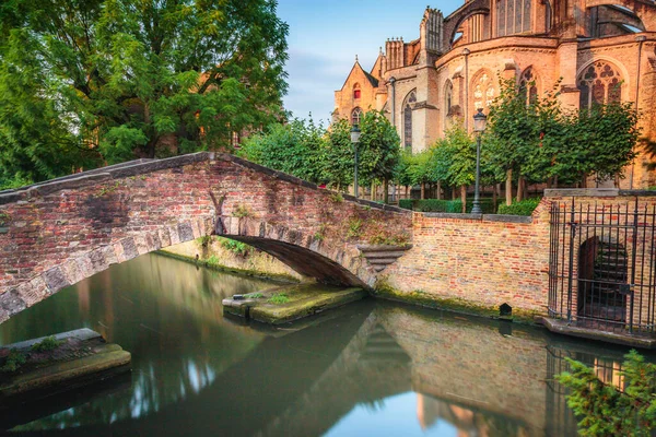 Peaceful Canal Idyllic Bruges Bridge Reflection Belgium — Foto de Stock