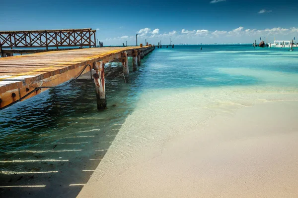 Cancun Idyllic Caribbean Beach Wooden Rustic Pier Riviera Maya Mexico —  Fotos de Stock