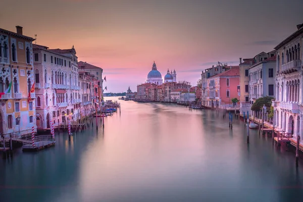 Grand Canal Venice Peaceful Sunrise Santa Maria Della Salute Basilica — стоковое фото