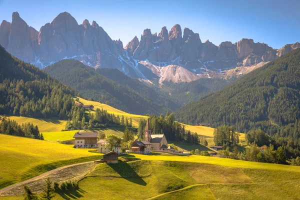 Idyllic Magdalena Village Famous Church Val Funes Dolomites Northern Italy — Fotografia de Stock