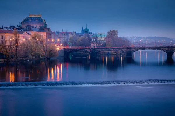 Prager Altstadt Und Moldau Der Stillen Dämmerung Beleuchtet Tschechische Republik — Stockfoto