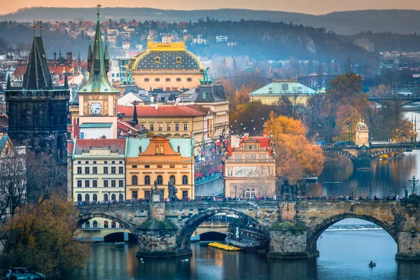 Ovanför Prag Gamla Stan Karlsbron Och Floden Vltava Dramatisk Gryning — Stockfoto