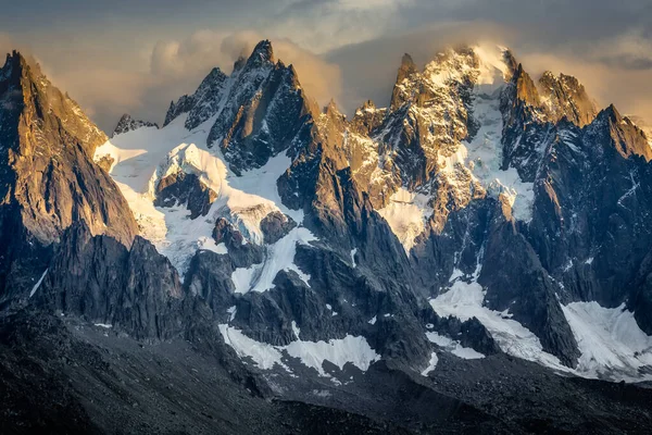 Masyw Mont Blanc Dramatyczny Krajobraz Alp Francuskich Wschodzie Słońca Wschodnia — Zdjęcie stockowe