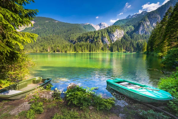 Boat Idyllic Lake Tovel Reflection Siometry Trentino Alto Adige Italy — стокове фото