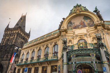 Pudra Kulesi ve Belediye Tiyatrosu, Prag, Çek Cumhuriyeti