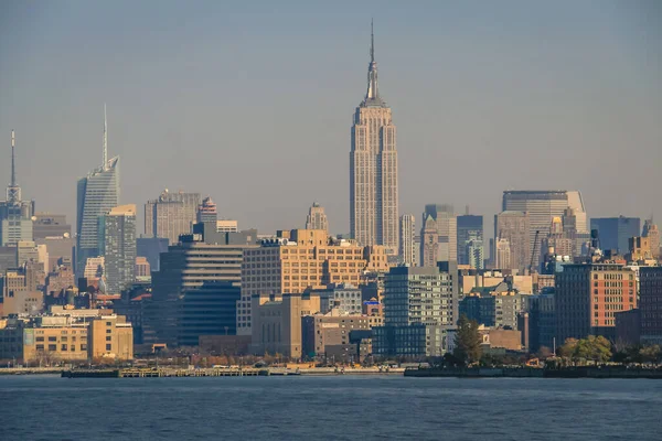 Manhattan Skyline Hudson River Nueva York Paisaje Urbano Día Soleado —  Fotos de Stock