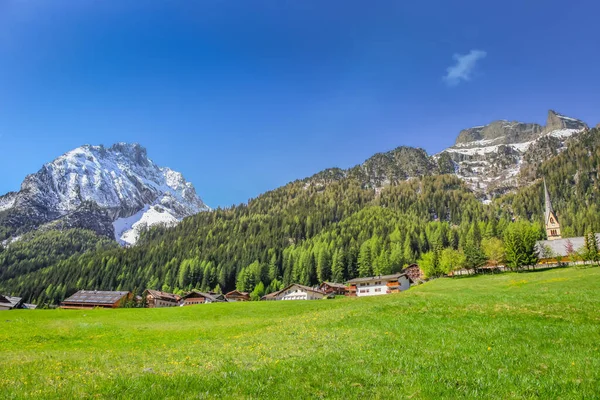 Village Cityscape Cortina Ampezzo Alpine Louky Dolomites Alps Northern Italy — Stock fotografie