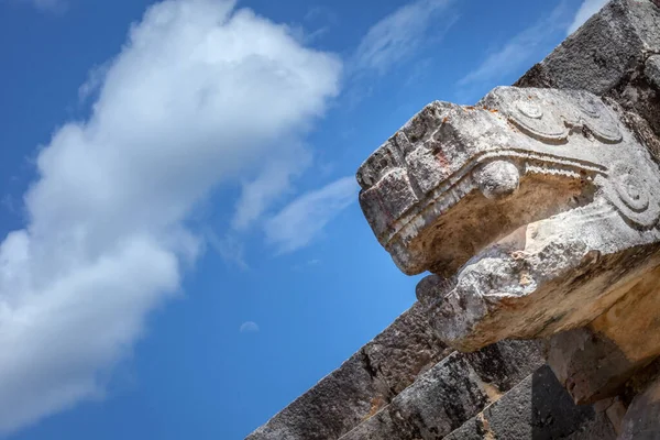 Serpente Cabeça Plataforma Vênus Chichen Itza Dia Ensolarado Yucatan México — Fotografia de Stock