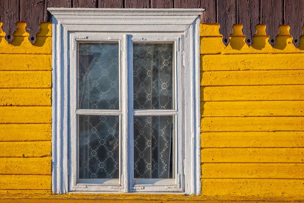 Casa Campo Madera Ornamentada Tradicional Amarilla Del Este Europa Cerca — Foto de Stock