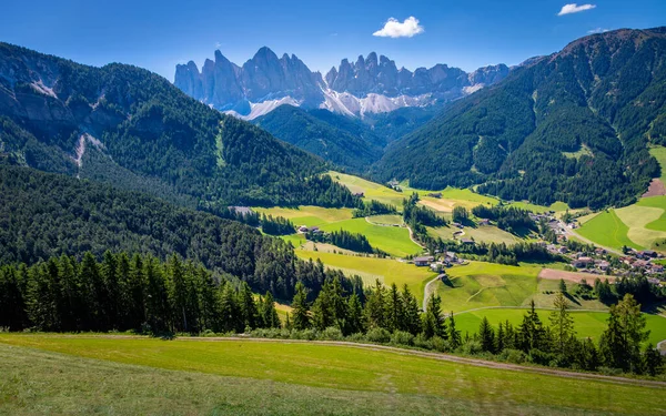Val Funes Sainte Madeleine Soignée Alpes Dolomites Dans Nord Italie — Photo
