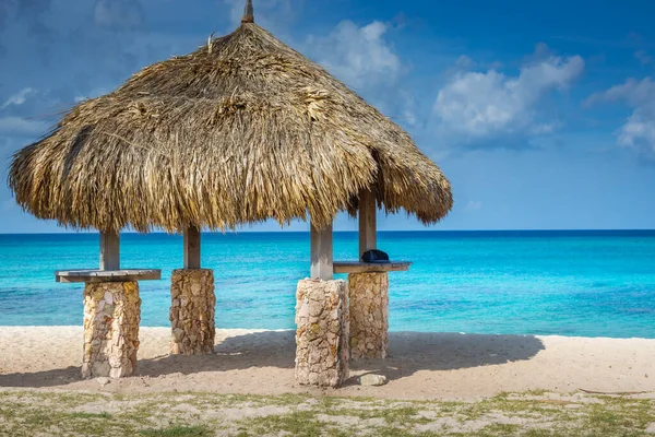 Paraíso Tropical Aruba Idílica Playa Caribeña Día Soleado Con Palapa —  Fotos de Stock