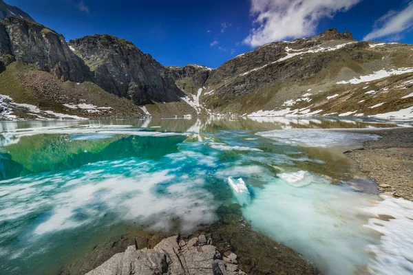 Alpine Emerald Lake Mountains Spring Gran Paradiso Alps Italy Border — стоковое фото