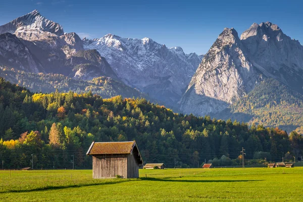 Bavorské Alpy Dřevěná Stodola Při Západu Slunce Garmisch Partenkirchen Německo — Stock fotografie