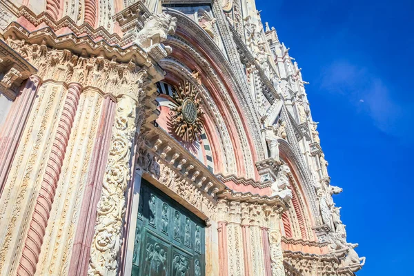 Catedral Medieval Gótica Antigua Ornamentada Cielo Despejado Toscana Italia —  Fotos de Stock