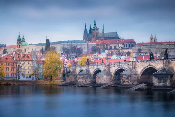 Karlsbron Dramatisk Gryning Gamla Stan Prag Tjeckien — Stockfoto