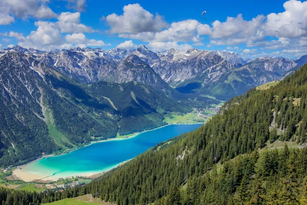 Ovanför Achensee Turkosa Sjön Och Pertisau Från Rofan Mountain Tyrolen — Stockfoto