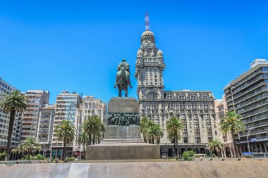 Plaza Independencia, Bağımsızlık Meydanı, Montevideo, güneşli bir günde, Uruguay Güney Amerika
