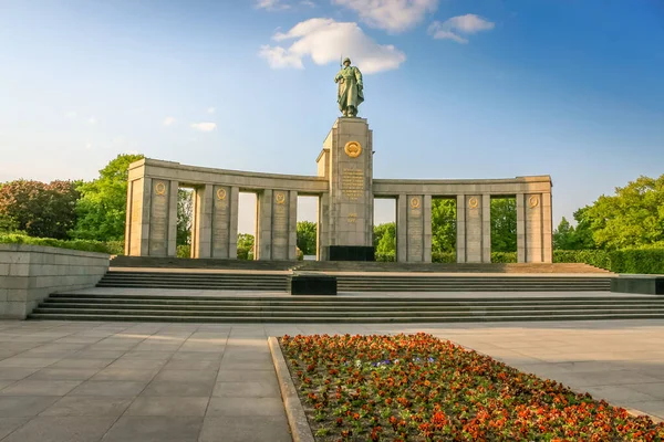 Monumento Guerra Sovietico Nel Parco Tiergarten Tramonto Pacifico Berlino Germania — Foto Stock