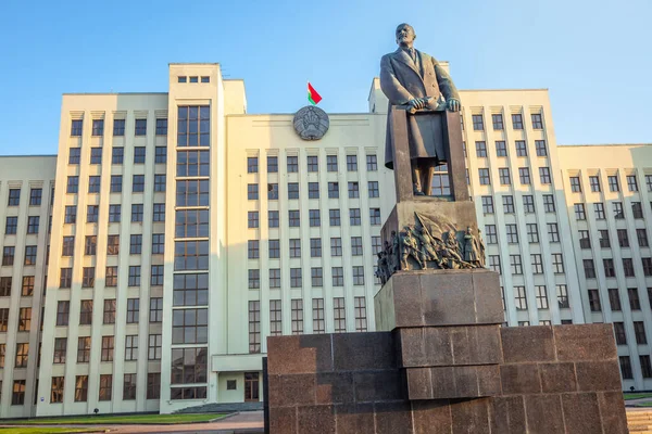 Kommunistiska Lenin Och Det Vitryska Parlamentet Självständighetstorget Minsk Vitryssland — Stockfoto