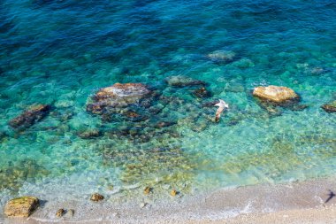 Huzurlu güneşli bir günde Positano Sahili, İtalya 'nın Amalfi Sahili, Güney Avrupa