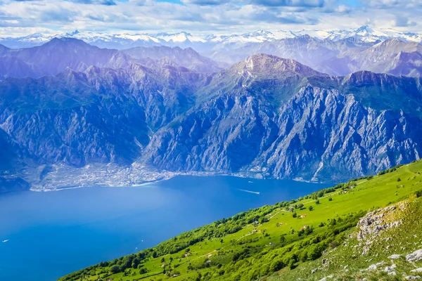 Ovanför Idylliska Och Turkosa Gardasjön Från Monte Baldo Malcesine Norra — Stockfoto