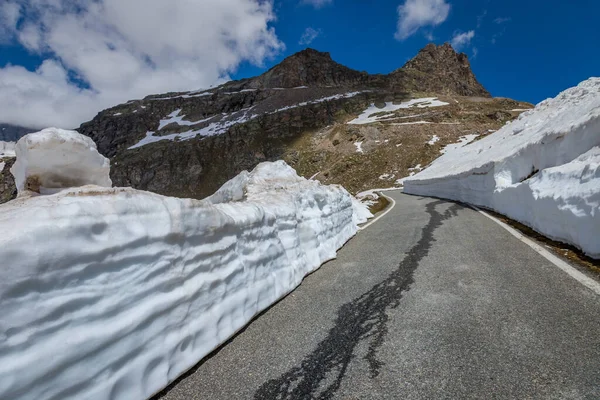 Alpine Mountain Road Snow Spring Gran Paradiso Alps Italy Border — стоковое фото