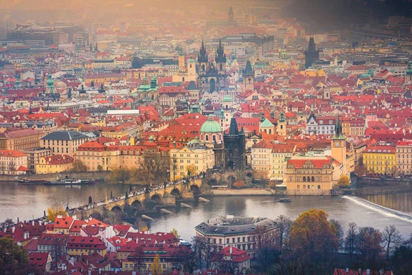 Nad Prahou Staré Město Karlův Most Řeka Vltava Při Západu — Stock fotografie