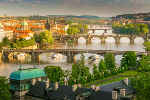 Nad Prahou Staré Město Karlův Most Řeka Vltava Při Dramatickém — Stock fotografie