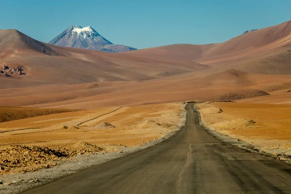 Country Road Atacama Desert Volcanic Arid Landscape Northern Chile Border — Fotografia de Stock