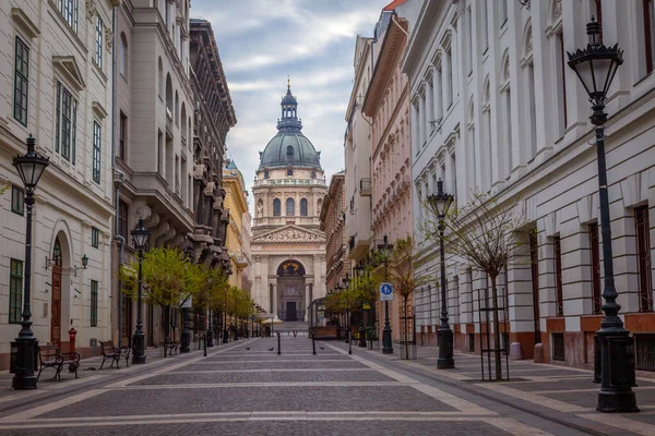 Macaristan Orta Budapeşte Kentindeki Zrinyi Utca Caddesi Saint Stephens Katedrali — Stok fotoğraf