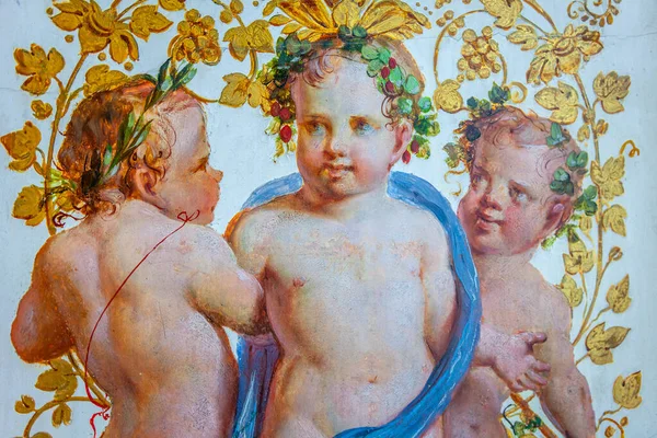 Three Angels Putti Old Wall Fresco Painting — Stock fotografie