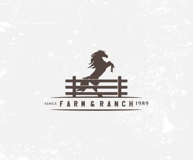 Asma dok logolu çiftlik atı logosu grafik vektör görüntüsü