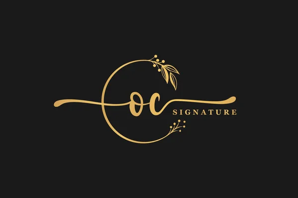 Luxury Gold Signature Initial Logo Design Isolated Leaf Flower — Stock vektor