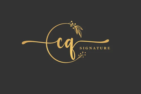 Luxury Gold Signature Initial Logo Design Isolated Leaf Flower — Wektor stockowy