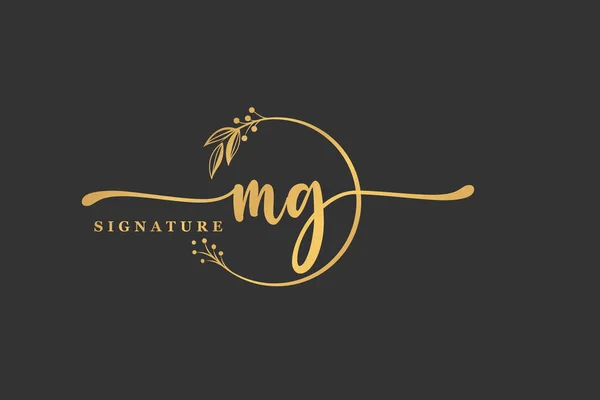 Luxury Gold Signature Initial Logo Design Isolated Leaf Flower — Stock Vector