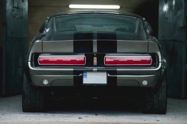 Shelby GT500 Eleanor. Shelby Mustang, Shelby American tarafından üretilen Ford Mustang 'in yüksek performanslı bir versiyonudur. 