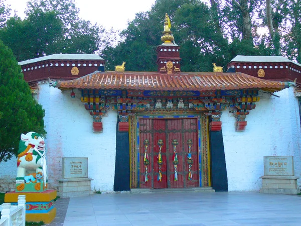 Πύλη Εισόδου Στο Norbulingka Treasure Garden Στη Λάσα Του Θιβέτ — Φωτογραφία Αρχείου