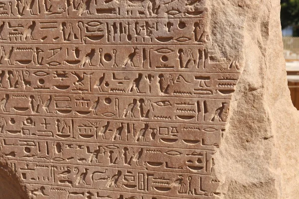 Jeroglíficos Egipcios Escritos Antiguos Del Templo Satet Aswan —  Fotos de Stock