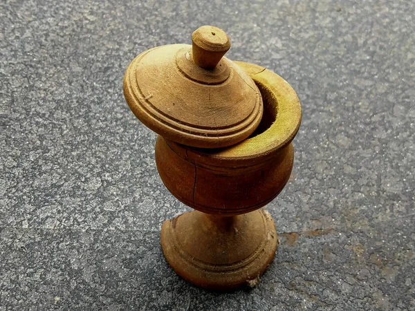 Old Unkempt Handcrafted Wooden Cups Broken Full Dust — Stock Photo, Image
