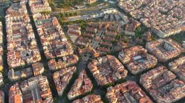 Barcelona silueti ve Kutsal Haç Hastanesi ve Saint Paul (de la Santa Creu i Sant Pau). Katalonya, İspanya