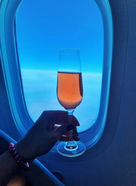 Бокал Шампанского Окна Самолете — стоковое фото