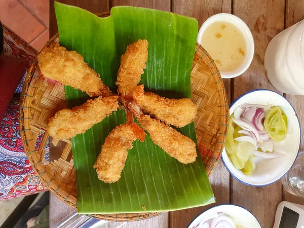 Fried Fish Shrimp Sauce Green Banana Leaf Green Onion Side — Stock Photo, Image