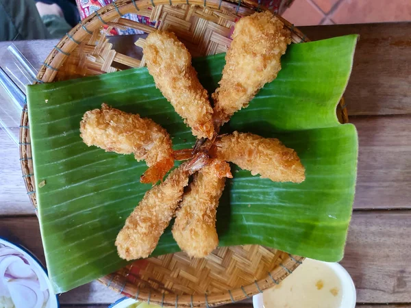 Fried Fish Shrimp Sauce Green Banana Leaf Green Onion Side — Stok Foto