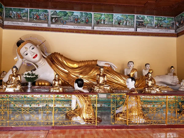 Статуя Будды Храме Шведагон Мьянма — стоковое фото