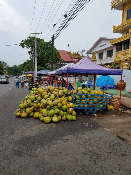 Street City Thailand Coconut Street — ストック写真