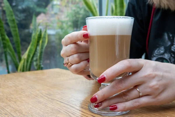 Woman Hand Beautiful Manicure Rings Jewelry Holding Cup Coffee Latte — Fotografia de Stock