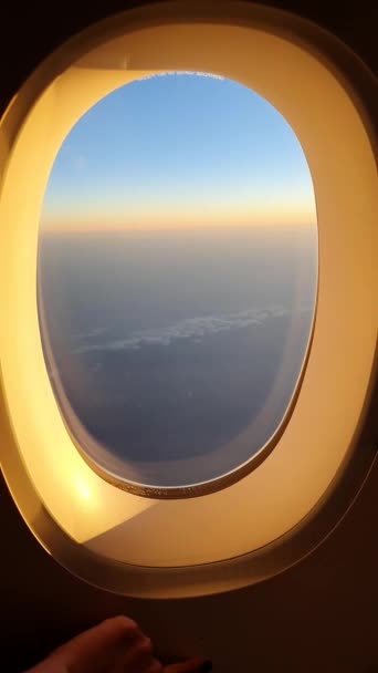 Вікно Літака Механічним Віконним Відтінком Видом Повітря Літаючим — стокове відео