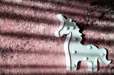 creative light effect, sunbeam stripes on red background, white unicorn toy lamp, children toys