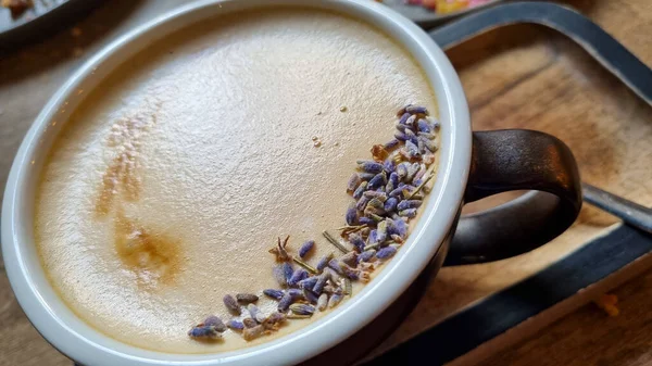 Nahaufnahme Der Köstlichen Aromatischen Tasse Kaffee Latte Cappuccino Kunst Bedeckt — Stockfoto