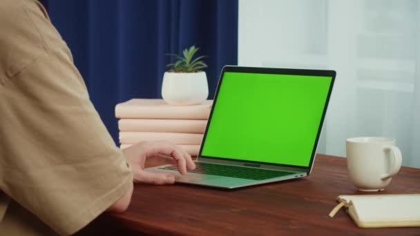 Τύπος Σαρώνει Touchpad Φορητό Υπολογιστή Πράσινη Οθόνη Chromakey — Αρχείο Βίντεο